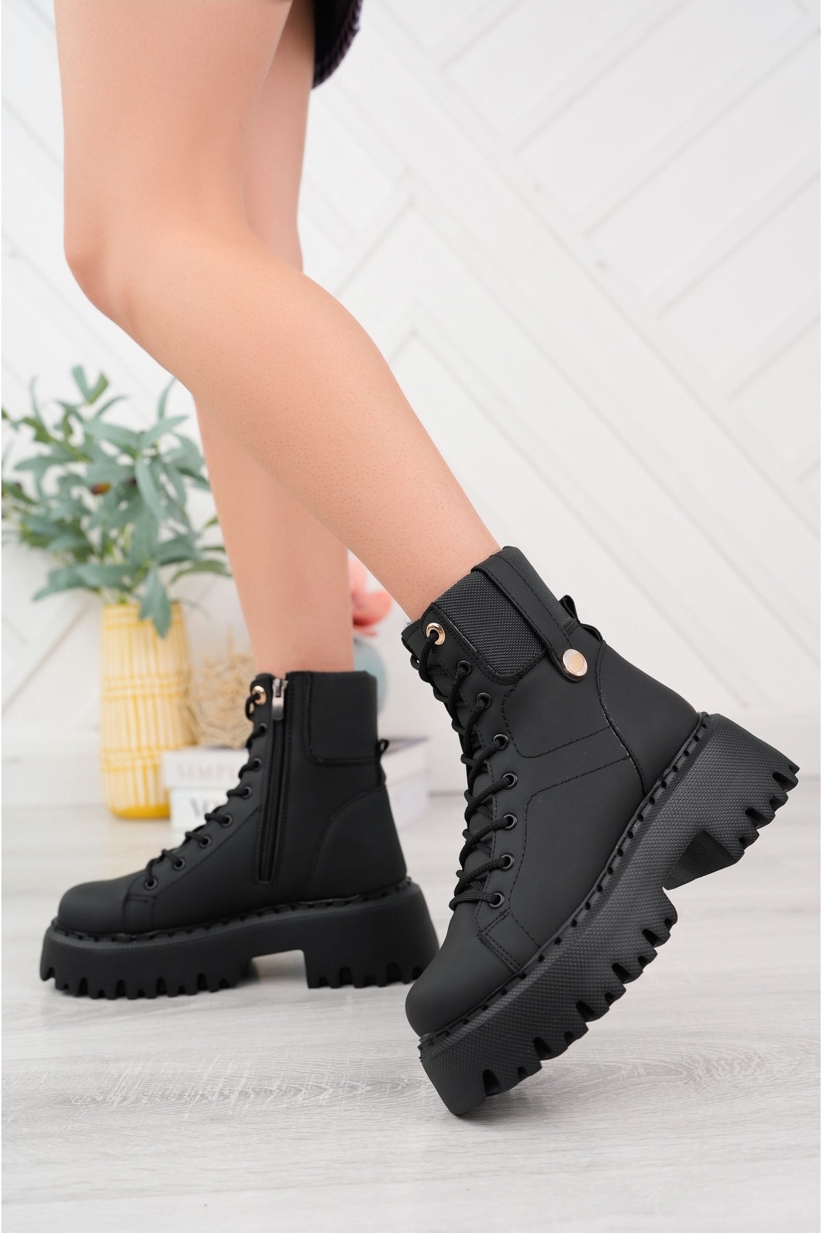 Bernade Kadın Bot Bağcıklı Fermuarlı Bot Ürün ana görseli