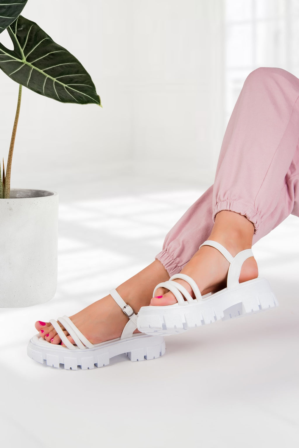 Kadın Yumuşak Pedli Sandalet 5 Cm PRD11870SNDLT