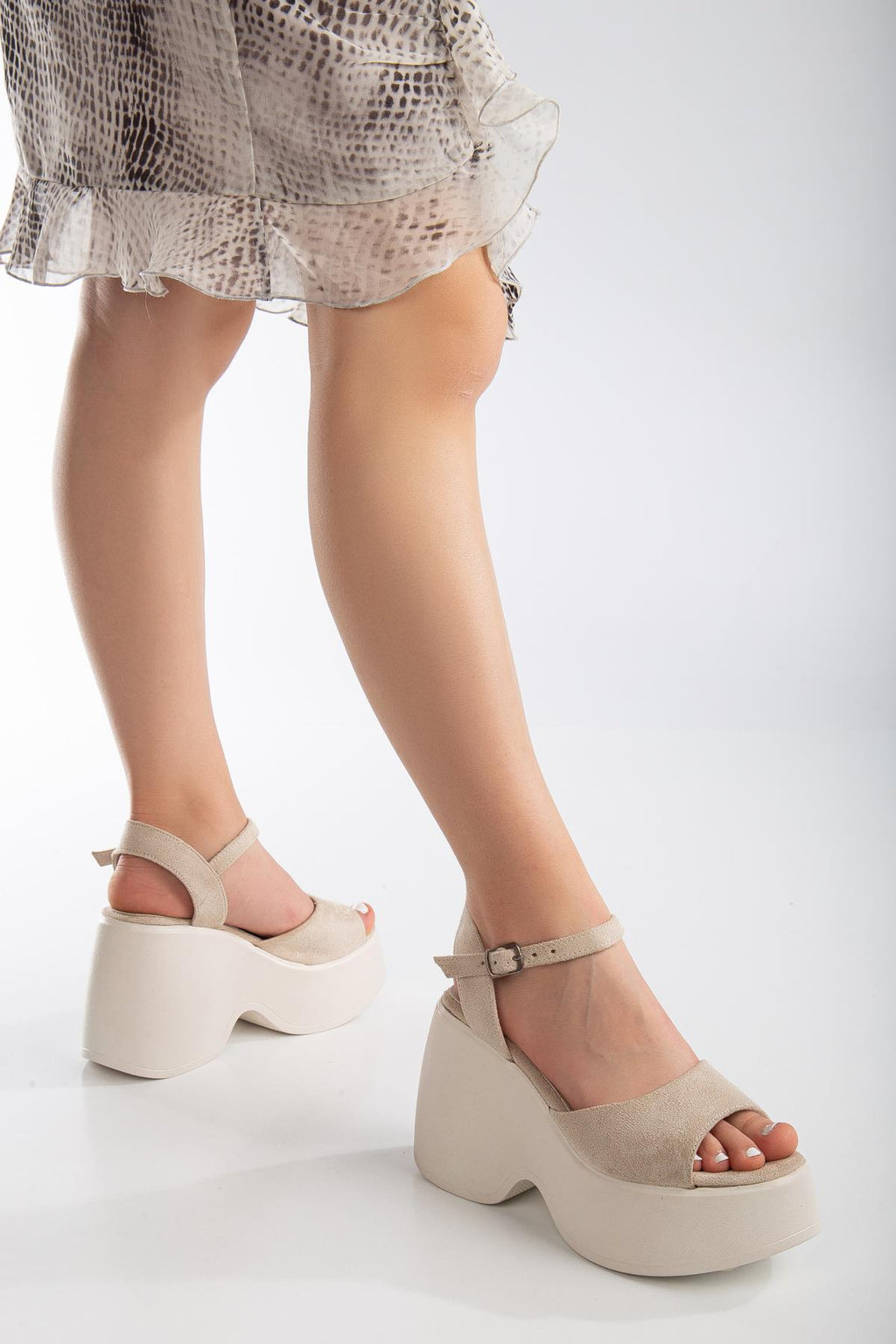 Suins Biana Kadın Dolgu Taban Dana Süet Sandalet