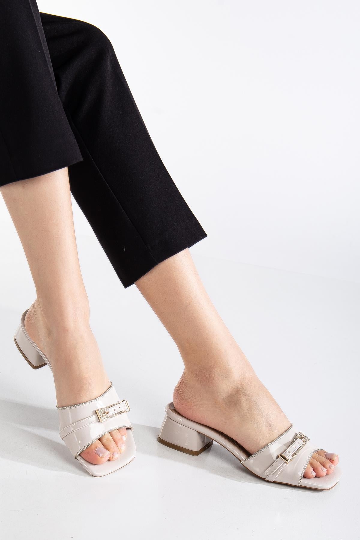Suins Carter Model Taşlı Toka Detaylı Terlik