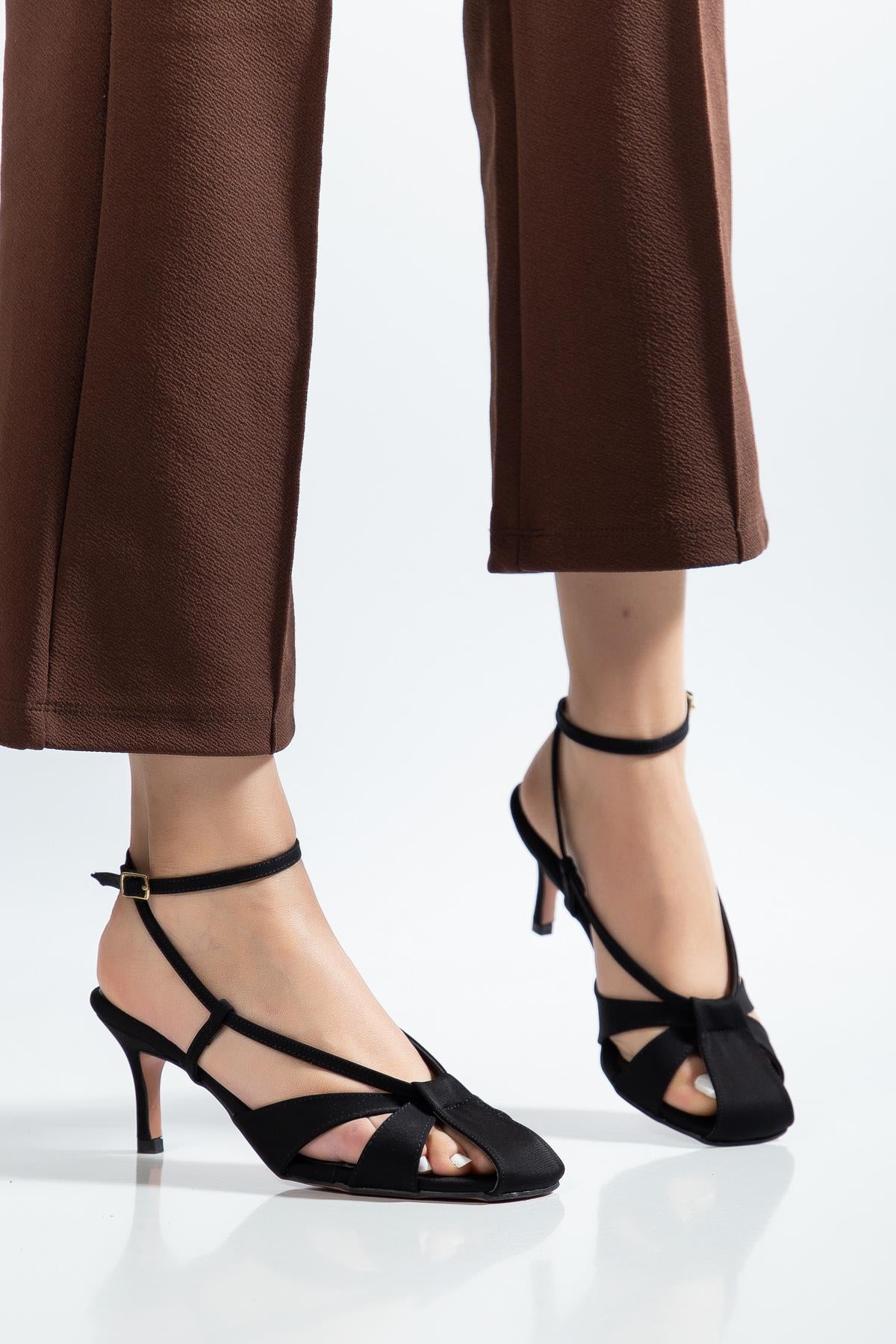 Suins Eliza Model Kadın Bilekten Bağlamalı Stiletto Ayakkabı