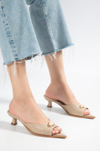 Suins Gisella Model Taşlı Toka Detaylı Terlik