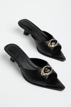 Suins Gisella Model Taşlı Toka Detaylı Terlik