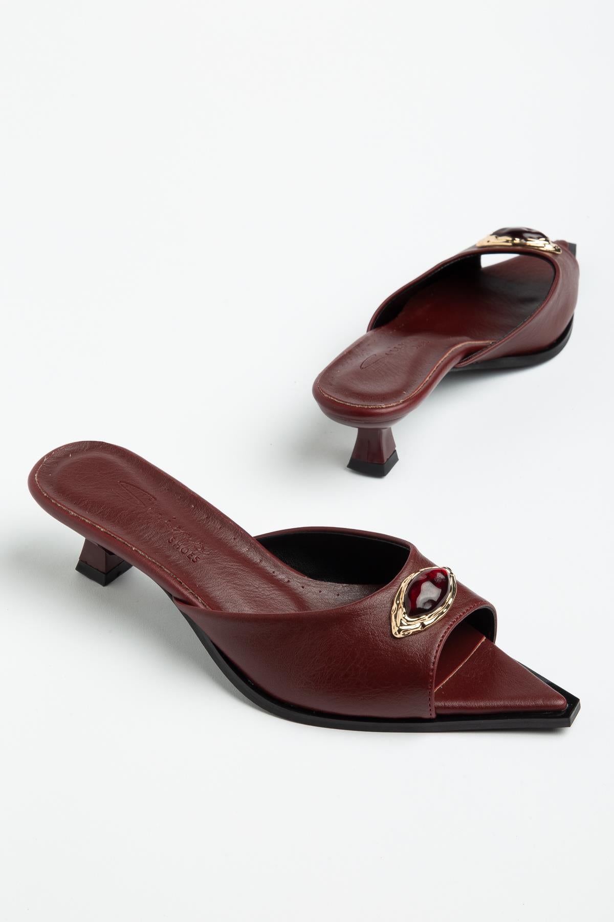 Suins Gisella Model Taşlı Toka Detaylı Terlik