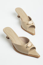 Suins Gisella Model Taşlı Toka Detaylı Terlik