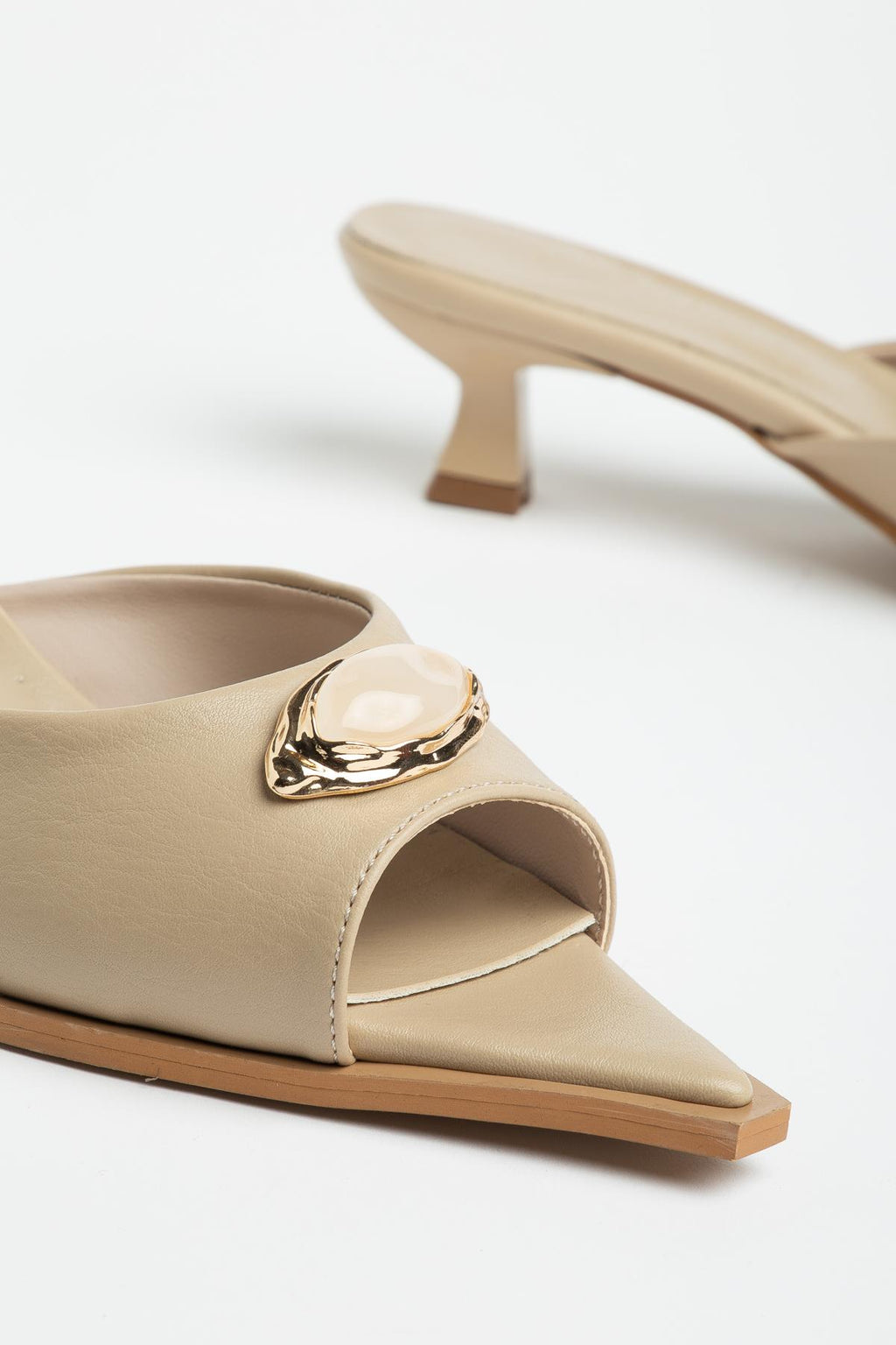 Suins Gisella Model Taşlı Toka Detaylı Terlik