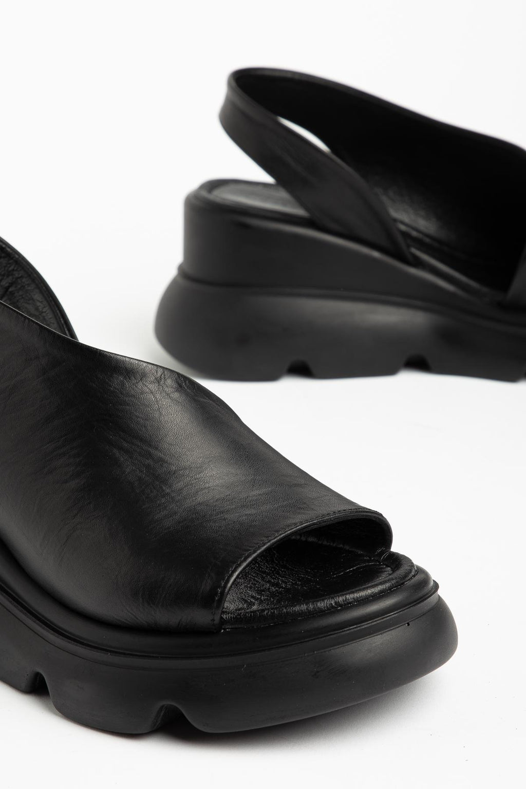 Suins Helora Model Arkası Lastikli Dolgu Topuk Sandalet