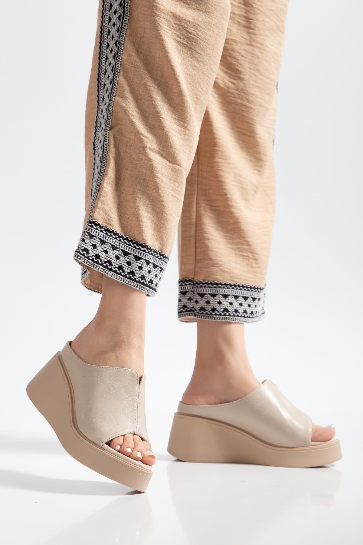 Suins Jorge Model Dolgu Topuklu Terlik Ürün ikincil görseli