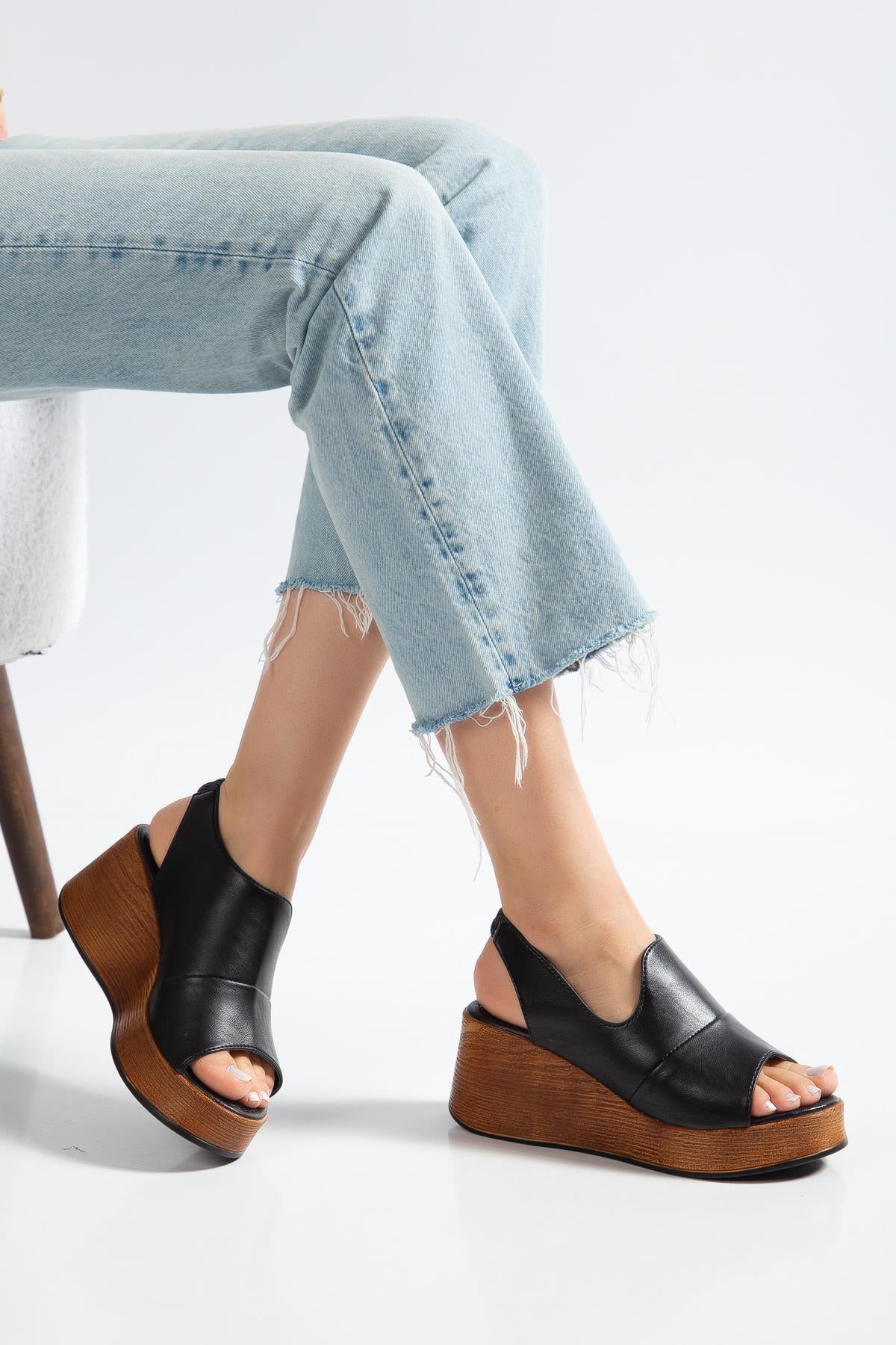 Suins Luby Model Arkası Lastikli Dolgu Topuk Sandalet