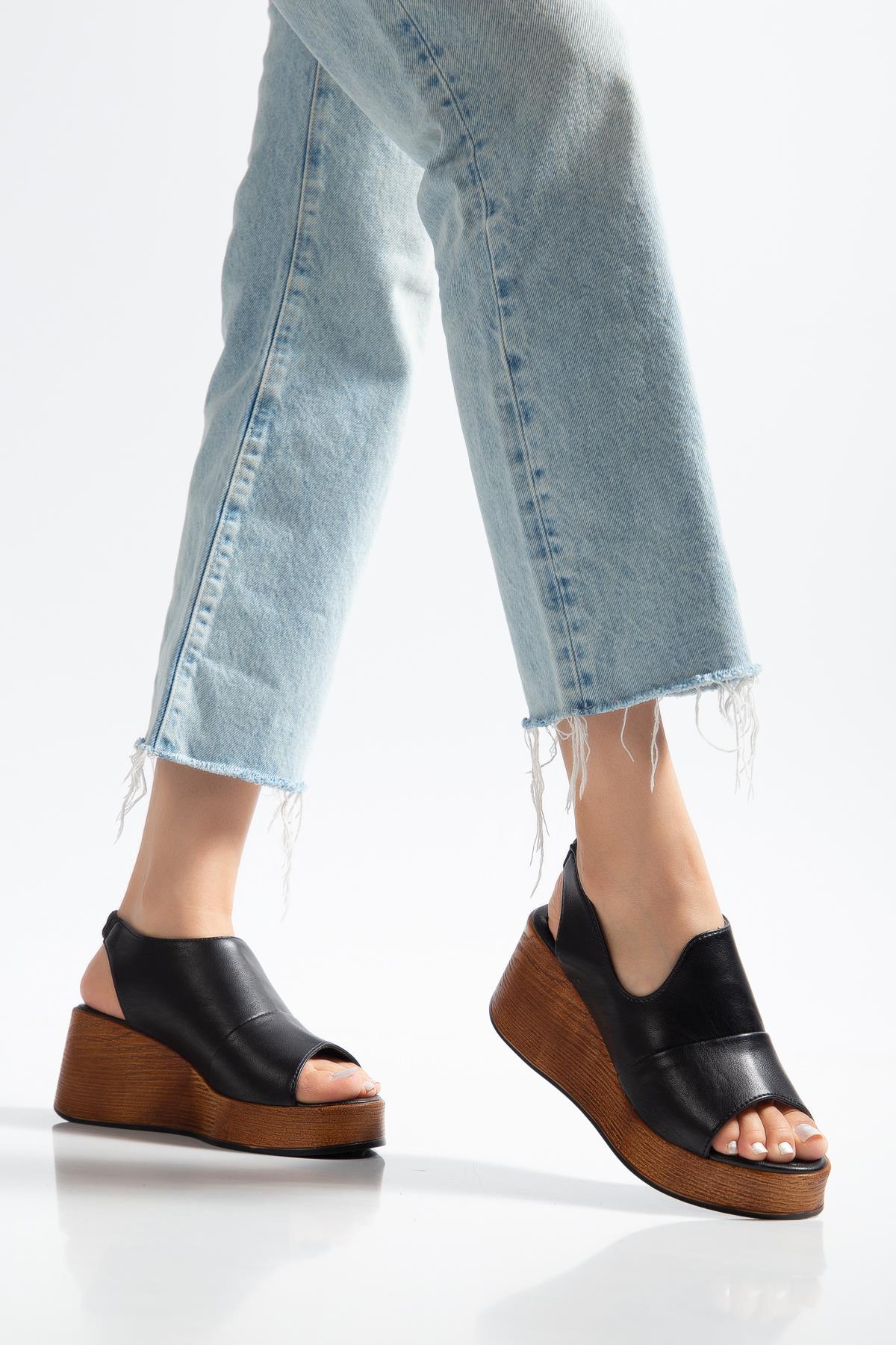 Suins Luby Model Arkası Lastikli Dolgu Topuk Sandalet