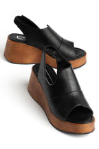 Suins Luby Model Arkası Lastikli Dolgu Topuk Sandalet