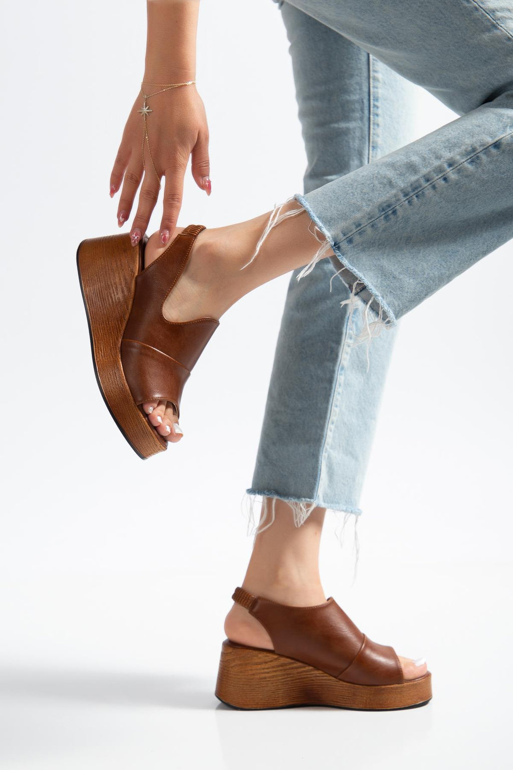 Suins Luby Model Arkası Lastikli Dolgu Topuk Sandalet