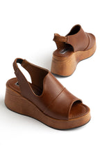 Suins Luby Model Arkası Lastikli Dolgu Topuk Sandalet