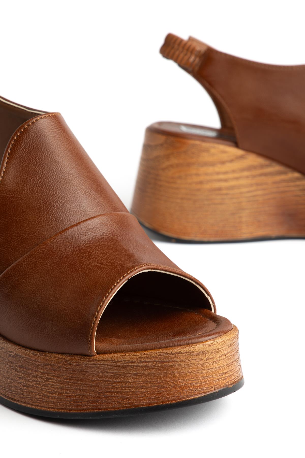 Suins Luby Model Arkası Lastikli Dolgu Topuk Sandalet