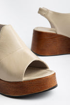 Suins Luby Model Arkası Lastikli Dolgu Topuk Sandalet