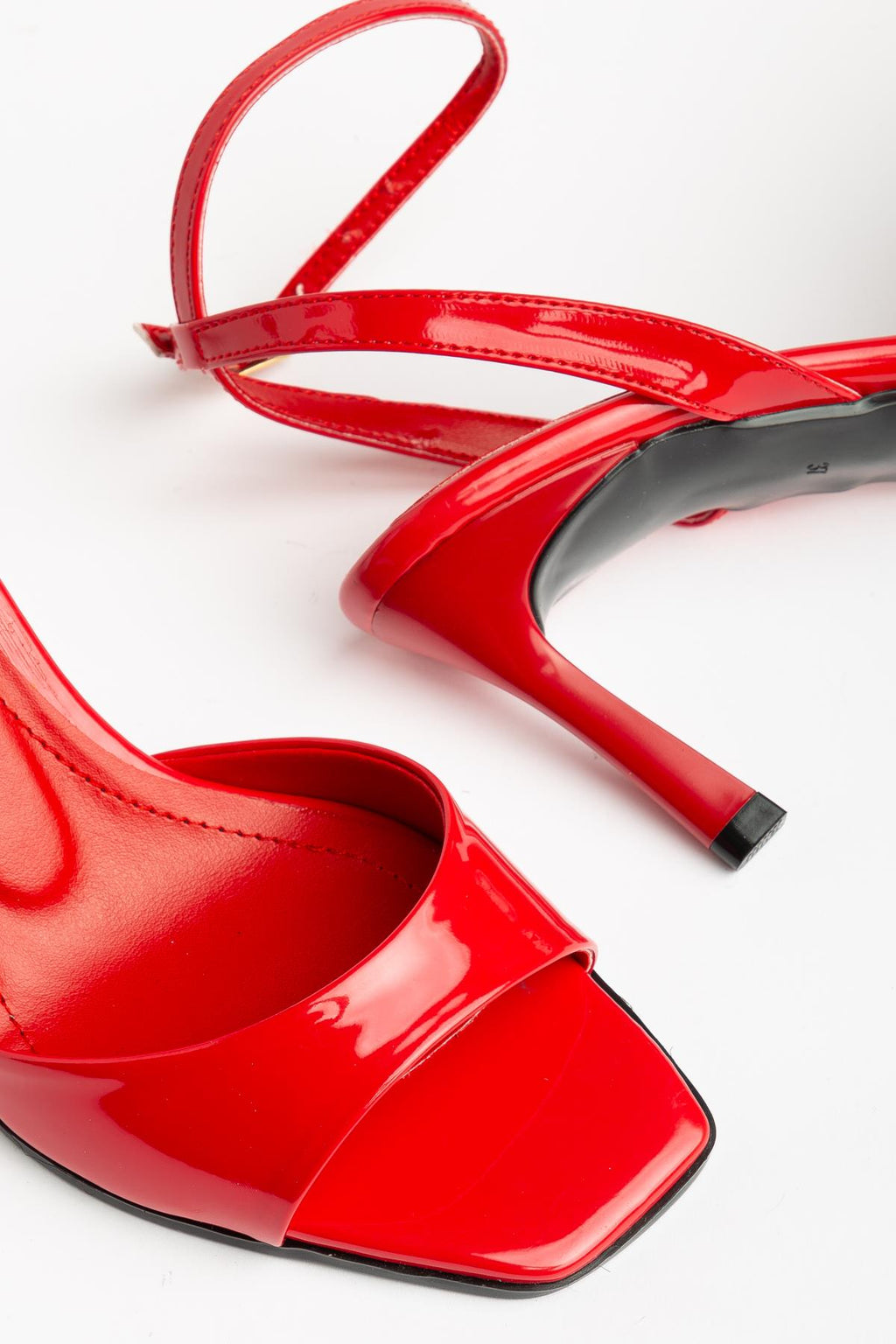 Suins Riante Model Kadın Yüksek Topuklu Bilekten Bağlamalı Stiletto Ayakkabı
