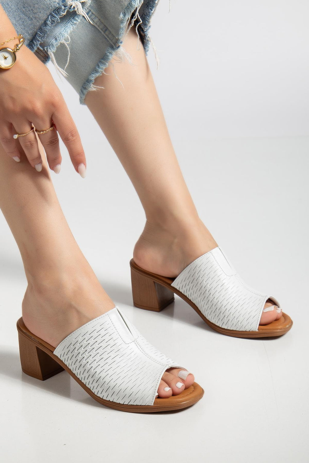 Suins Gentle Model Hakiki Deri İşlemeli Terlik