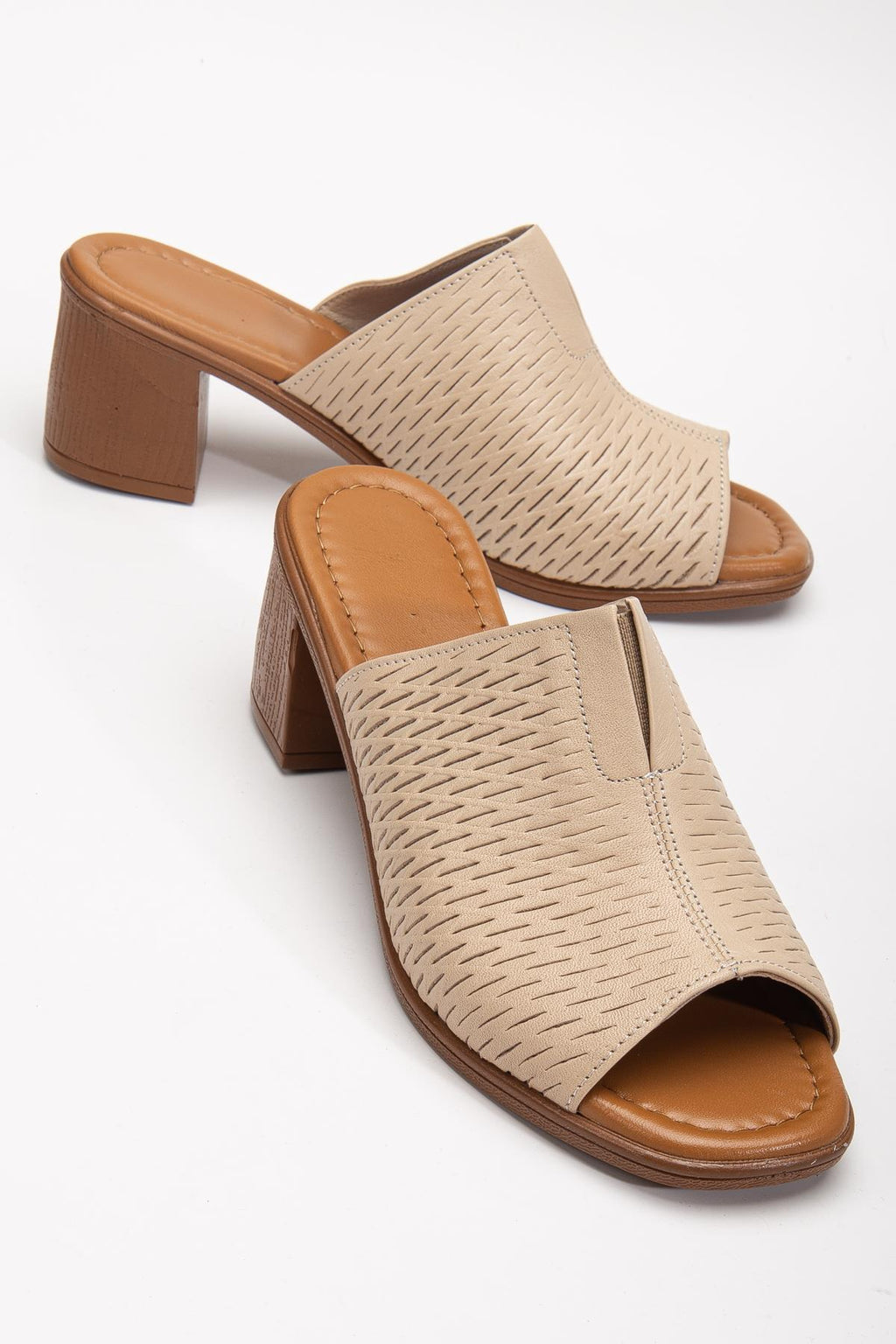 Suins Gentle Model Hakiki Deri İşlemeli Terlik