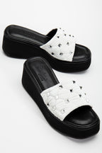 Suins Wanda Model Zımba Aksesuarlı Terlik