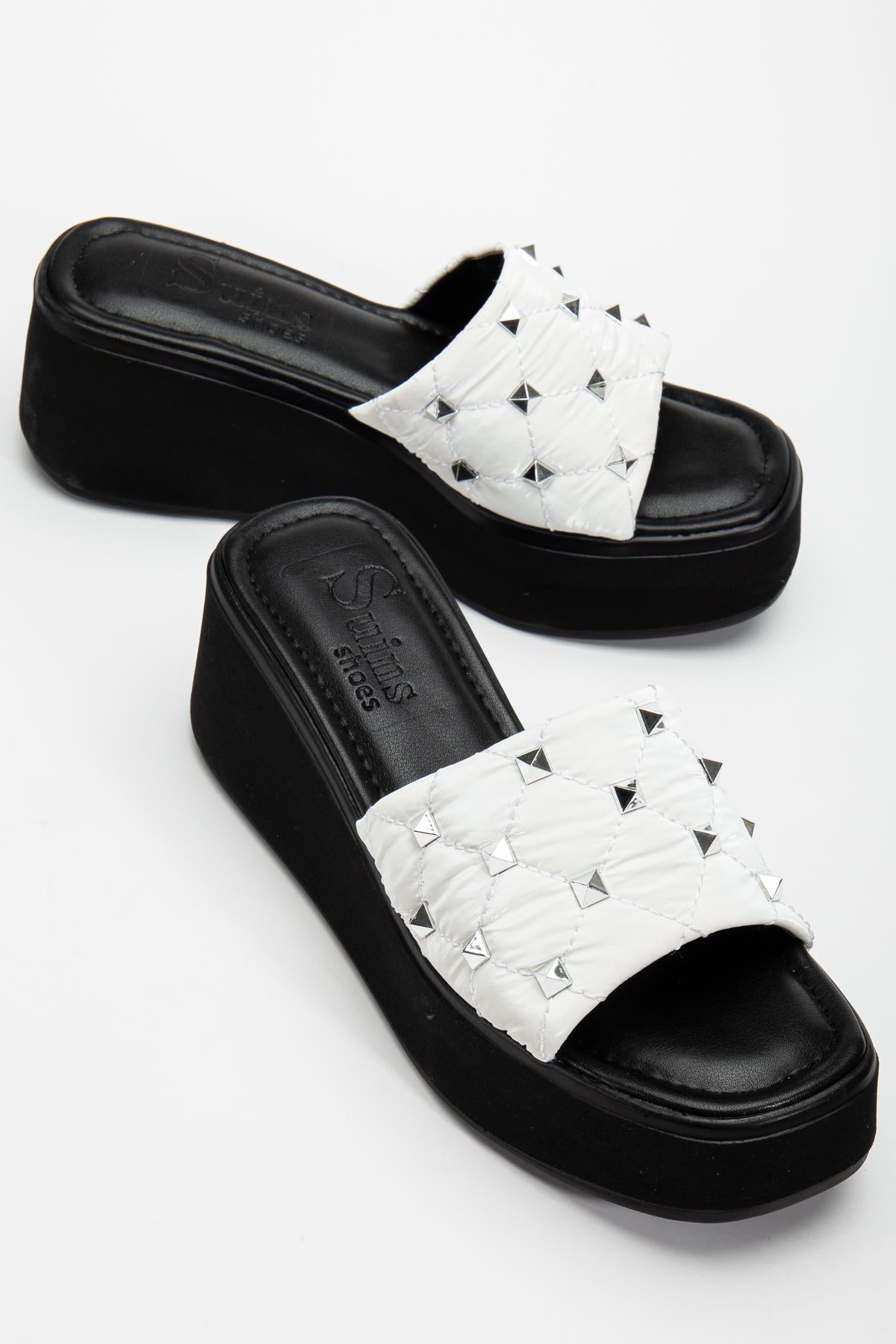 Suins Wanda Model Zımba Aksesuarlı Terlik