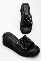 Suins Wanda Model Zımba Aksesuarlı Terlik