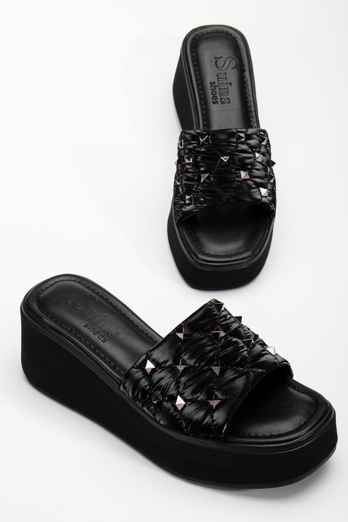 Suins Wanda Model Zımba Aksesuarlı Terlik