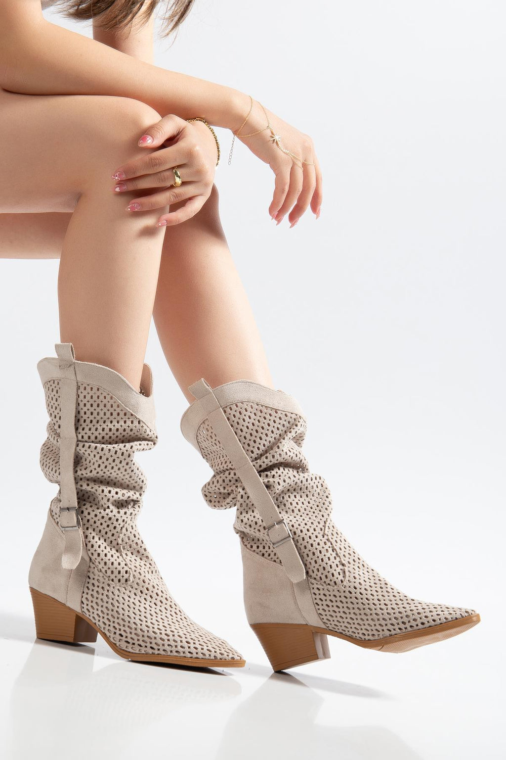 Suins Wazy Model Kadın Delikli Western Yazlık Çizme