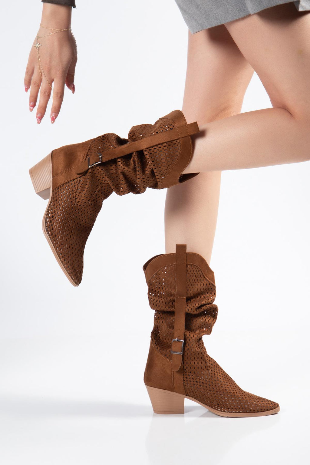 Suins Wazy Model Kadın Delikli Western Yazlık Çizme